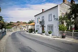 La D 943, au nord-est de Maubourguet (rue du Général-de-Gaulle), en direction d'Auch.