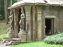 Temple Khmer composé d'éléments hybrides, moulés à Angkor et recomposé.