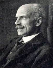 Photo de Maurice Henry Hewlett, auteur d'une série d'articles critiques sur les fées de Cottingley.