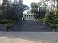 Mausolée, vue de la porte de la via Posillipo.