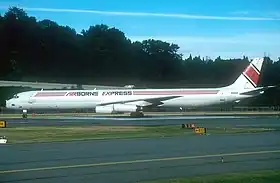 Un Douglas DC-8-63F d':Airborne Express&nbsp;(en), similaire à l'appareil impliqué dans l'accident.
