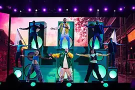 Medina interprétant Que Sera.