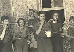 Membre de l'association de jeunesse Gordonia en 1940, avant l'obligation de s'installer dans le ghetto