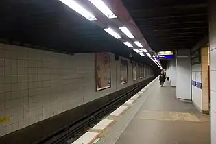 Vue du quai et de la voie du côté terminus.