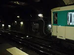 TIV de chantier placé sur la voie : limitation à 30 km/h en raison de travaux.