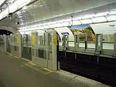 Travaux de pose des portes palières en mars 2009.