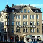 L’hôtel Foch, place Raymond-Mondon.