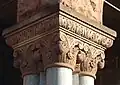 Détail d'un chapiteau extérieur.