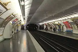 Quais de la ligne 9.