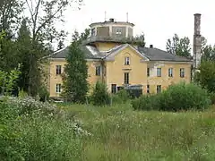 Bâtiments de l'aéroport militaire en 2008.