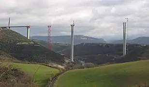 Viaduc de Millau lors de sa construction.