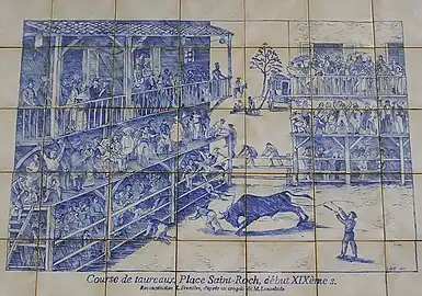 Azulejos au n°20 de la place Saint-Roch à Mont-de-Marsan représentant depuis le 18 juillet 2003 cette même place au XIXe siècle lorsqu'elle accueillait les courses de taureaux espagnoles. Reconstitution réalisée par L.Frontère, d'après un croquis de M.Lansalade.