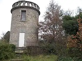 La tour au sommet du mont Narcel.