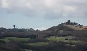 Les radars « 23 cm » et « palmier » au sommet du mont Verdun et du mont Thou en 2008. Le « palmier » a été depuis démantelé.