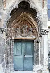Portail latéral nord du XIVe siècle.