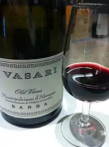 Bouteille  et vin dans un verre