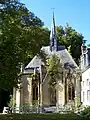La chapelle du château, reprenant le même style troubadour.
