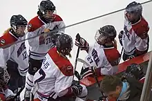 Les Satrs discutant de Stratégie lors d'un arrêt de jeu demandé par l'équipe adverse