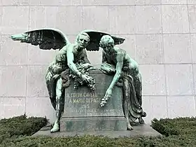 Monument à la mémoire d'Edith Cavell et Marie Depage, œuvre du sculpteur Paul Du Bois, 1920