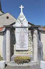 Le monument aux morts.