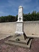 Le monument aux morts du village.