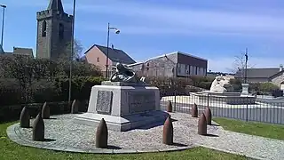 Le monument aux morts, oeuvre de Maxime Real del Sarte.