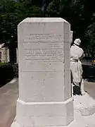 Inscriptions sur le côté latéral gauche.