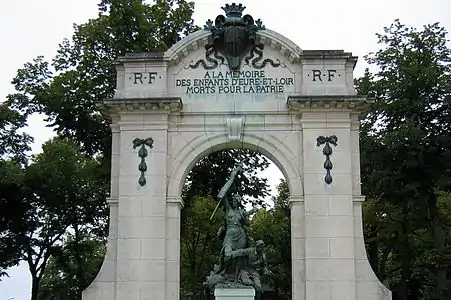 Monument à la mémoire des enfants d'Eure-et-Loir morts pour la patrie, Chartres (1901).