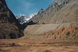 Moraine de la Visaille édifiée par le glacier du Miage et barrant le val Veny.