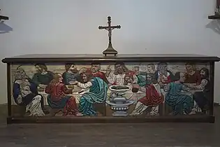 Antependium en bois sculpté peint représentant la Cène.