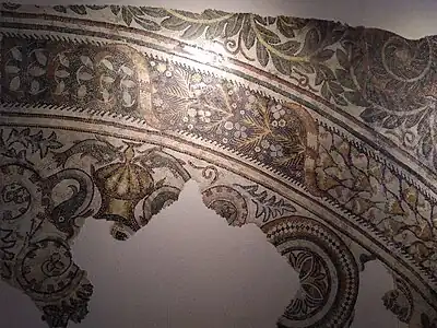 Mosaïque d'une villa gallo-romaine (authentique), Nérac, hôtel de ville.