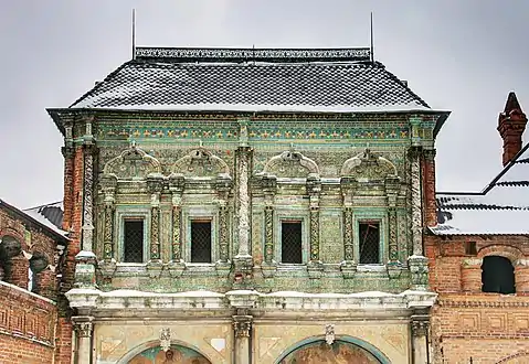 Décoration en majolique du premier étage, 2017