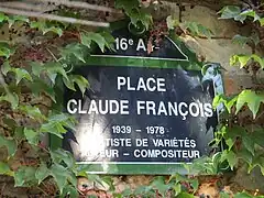 Plaque de rue parisienne installée au moulin.