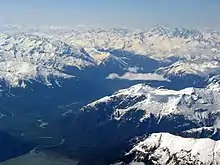 Montagnes enneigées.