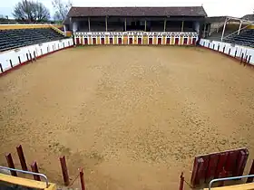 Le ruedo et la tribune présidentielle