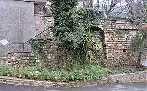 Mur de soutènement d'une terrasse du jardin de l'ancien hôtel Chamillart