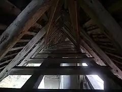 Charpente de la couverture du chemin de ronde