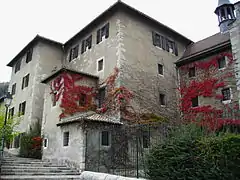 Les bâtiments du couvent depuis la montée de Chalemont.