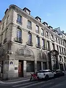 No 85 : façades sur rue.