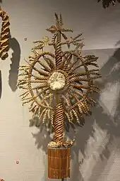 « croix » de moisson en forme d'ostensoir, paille tressée, Normandie.