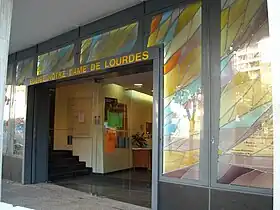 L'entrée de l'église rue Pelleport.