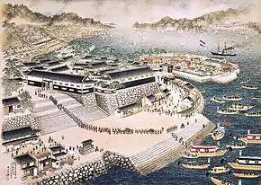 Peinture montrant le port de Nagasaki, des fortifications sont présentes le long du rivage, de nombreuses embarcations sont proches celles-ci.