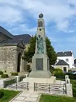 Le monument aux morts : vue d'ensemble.