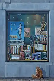 Vitrine thématique au centre.