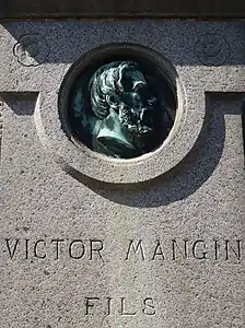 Médaillon de bronze de la tombe de Victor Mangin (vers 1867), cimetière Miséricorde à Nantes.