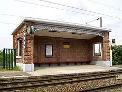 L'abri du quai en direction de Crépy-en-Valois.