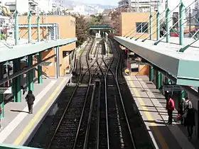 Voies et quais de la station,au fond la voie de retournement.