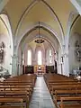 Nef de l'église. Un croisillon est dédié à Saint-Joseph, l'autre à la Vierge Marie.