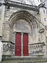 Vue extérieure de l'entrée au niveau de la nef (côté nord).