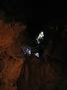 Cheminée ouvrant vers l'extérieur.